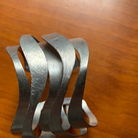 Wave cuff bracelet - Picture 4 of 7